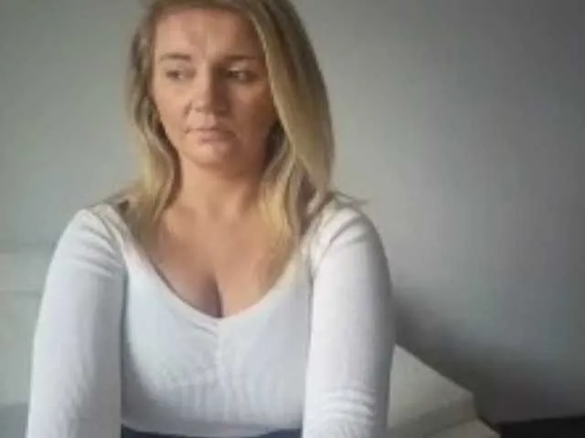 Live sex webcam photo for SandyFlirt #277406897