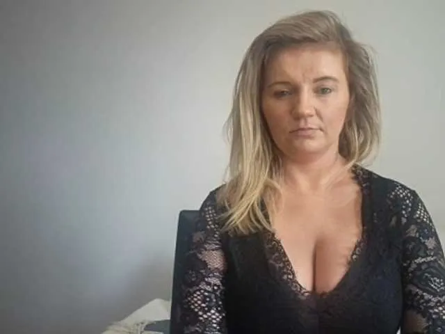 Live sex webcam photo for SandyFlirt #277468924