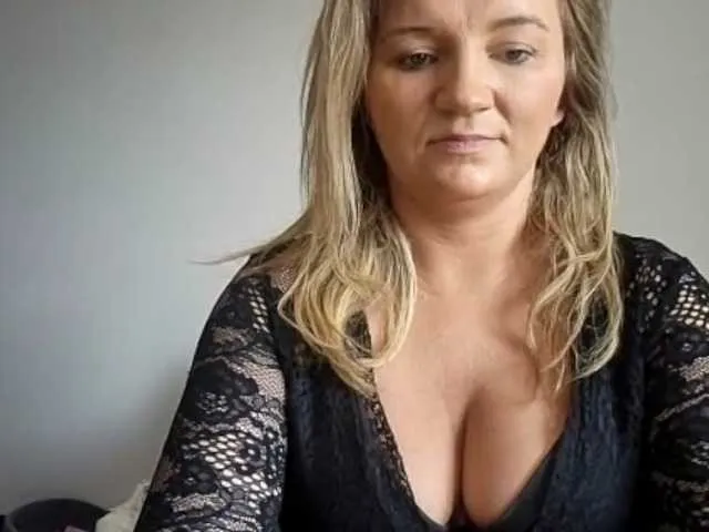 Live sex webcam photo for SandyFlirt #277522677