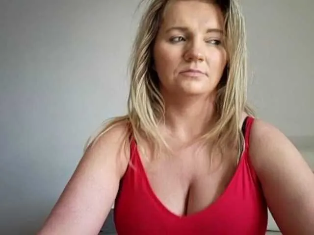 Live sex webcam photo for SandyFlirt #277548124