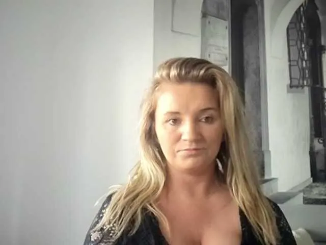 Live sex webcam photo for SandyFlirt #277588074