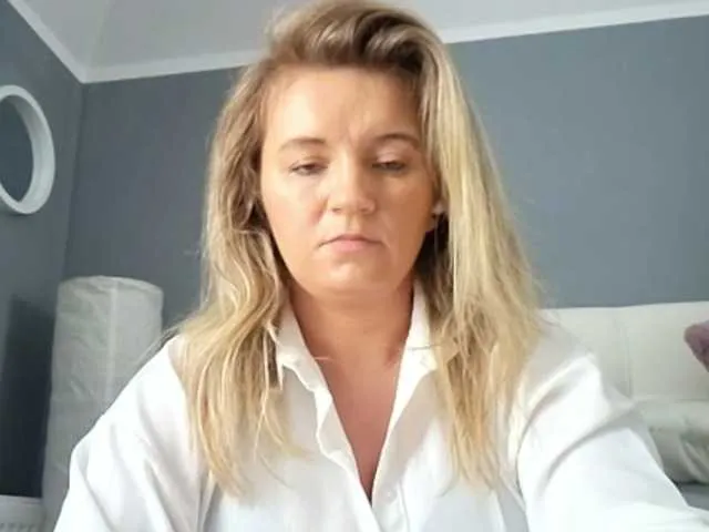 Live sex webcam photo for SandyFlirt #277608039