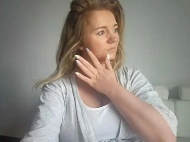 Live sex webcam photo for SandyFlirt #277703419