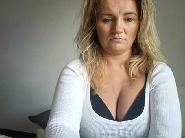 Live sex webcam photo for SandyFlirt #277817241