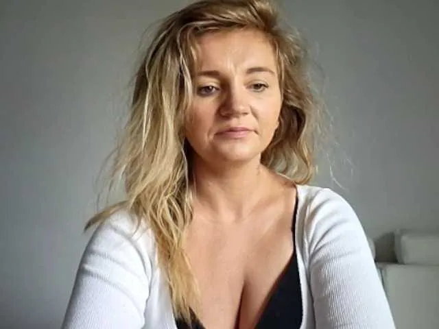 Live sex webcam photo for SandyFlirt #278048978