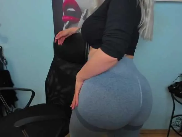 Live sex webcam photo for SandyMISS #273180392