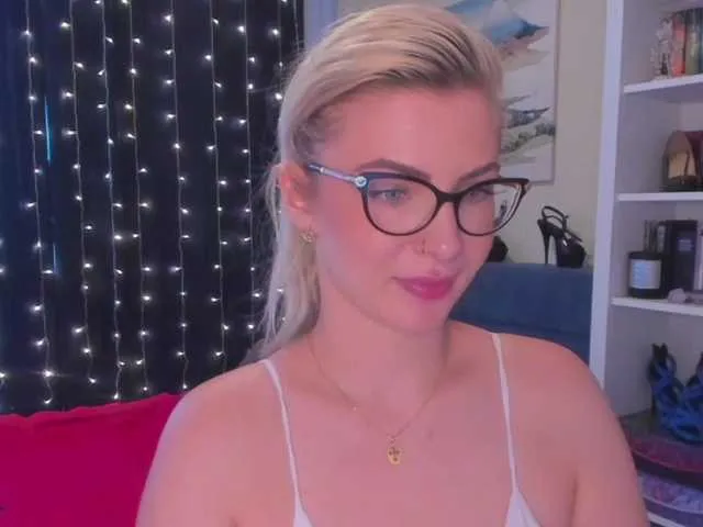 Live sex webcam photo for SandyMISS #274412227