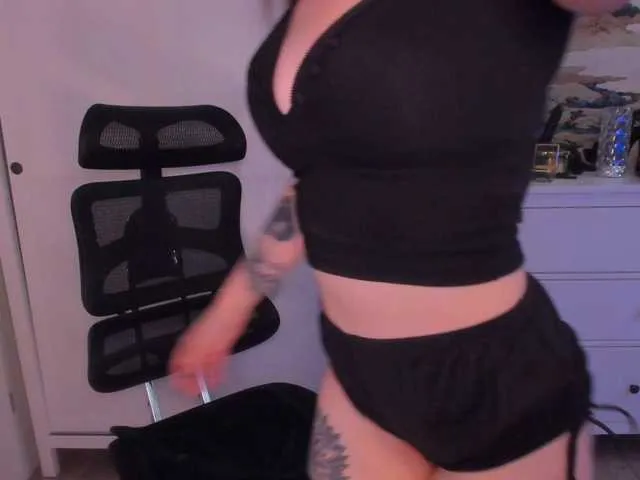 Live sex webcam photo for SandyMISS #292201992