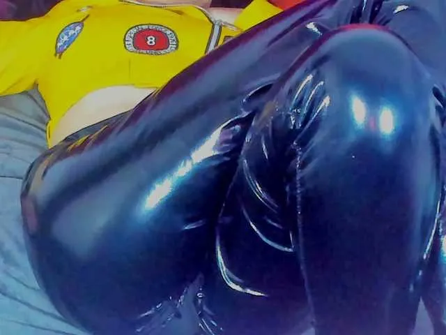 Live sex webcam photo for SandyQueen #292177379