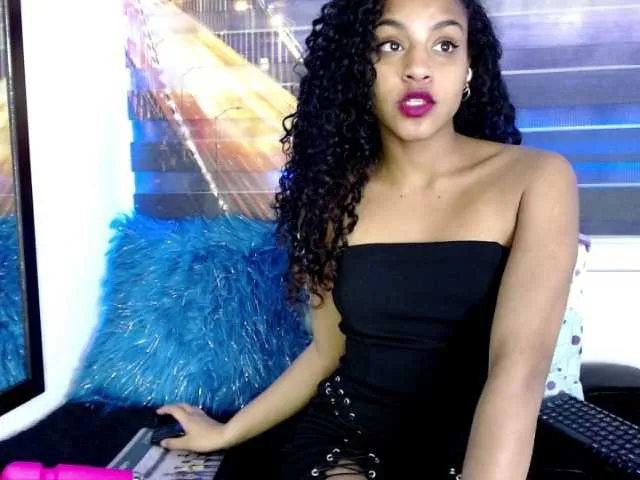 Live sex webcam photo for Sanem-Brunett #272701309