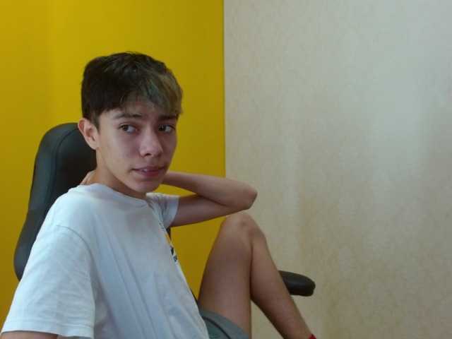 Live sex webcam photo for Santhyy19 #273134038