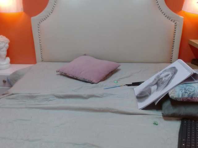 Live sex webcam photo for Santhyy19 #275978032