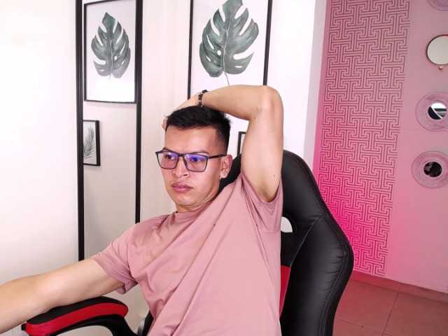 Live sex webcam photo for SantySaenz #276015978