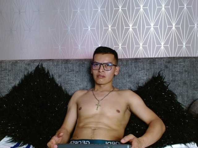 Live sex webcam photo for SantySaenz #276031786