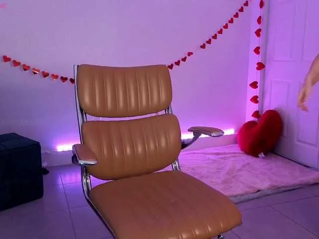 Live sex webcam photo for Sapphir3xoxo #290611361