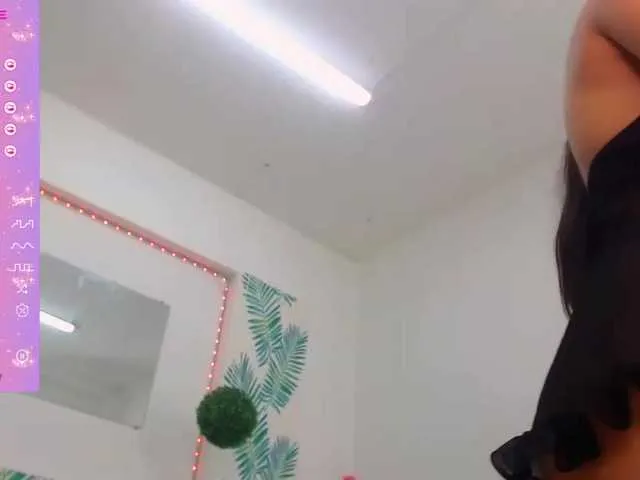 Live sex webcam photo for Sara-04 #276956232