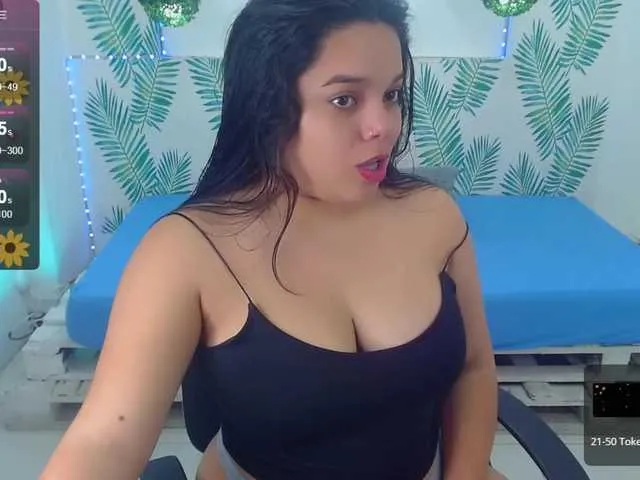Live sex webcam photo for Sara-04 #277147188