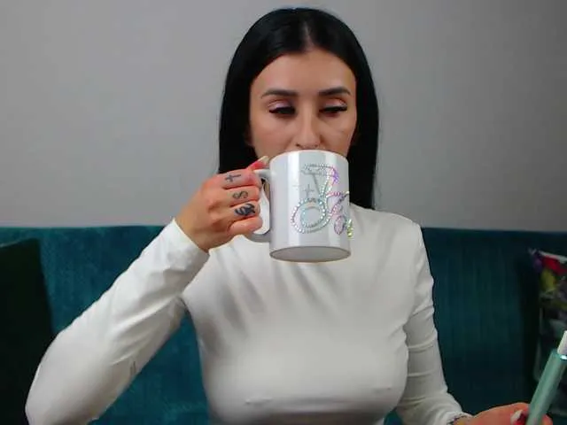 Live sex webcam photo for Sara-Daisy #293232678