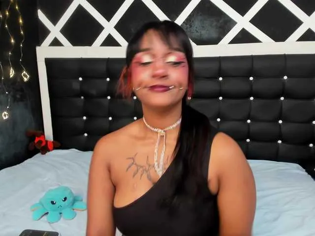 Live sex webcam photo for Sara-Graham #291195038