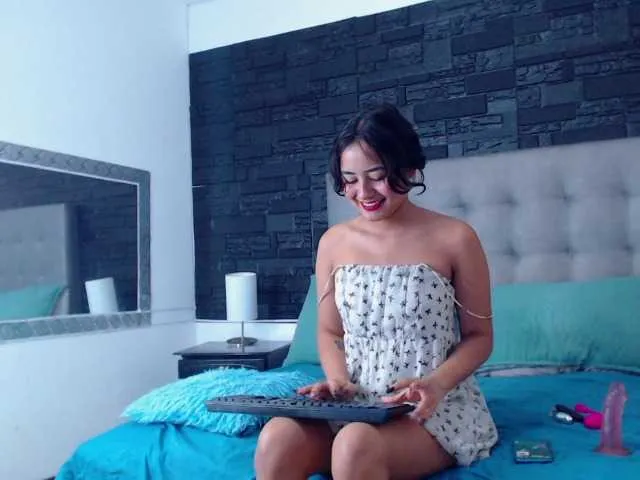 Live sex webcam photo for Sara-Lopez #276446156