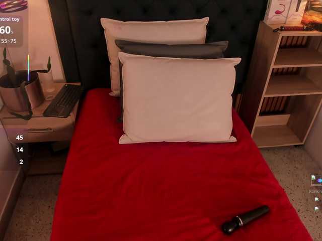 Live sex webcam photo for Sara-Stone #291975353