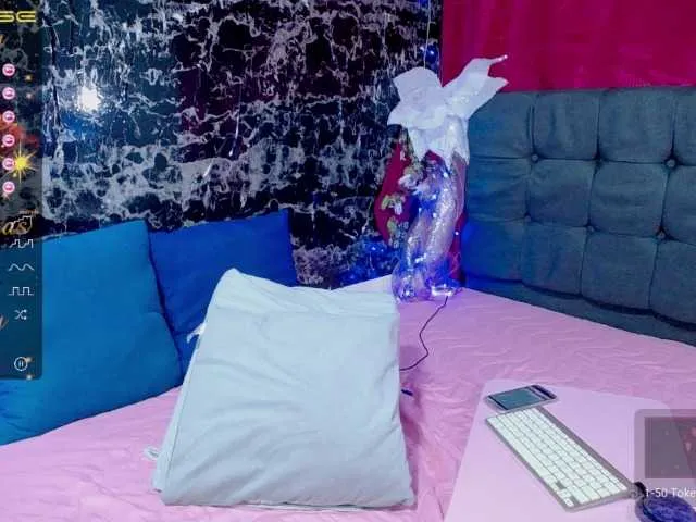 Live sex webcam photo for Sara69X #271755822