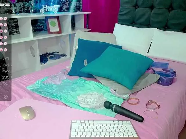 Live sex webcam photo for Sara69X #272103739