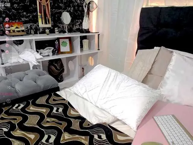Live sex webcam photo for Sara69X #272417040