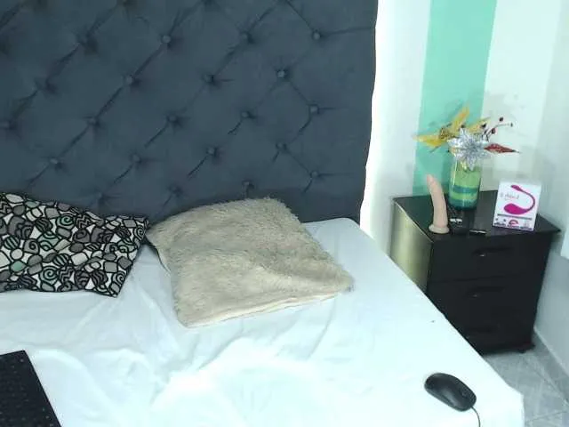 Live sex webcam photo for SaraBernal #271990384