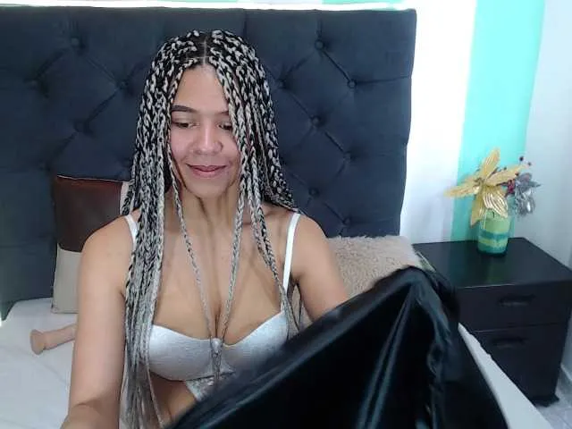 Live sex webcam photo for SaraBernal #272746520