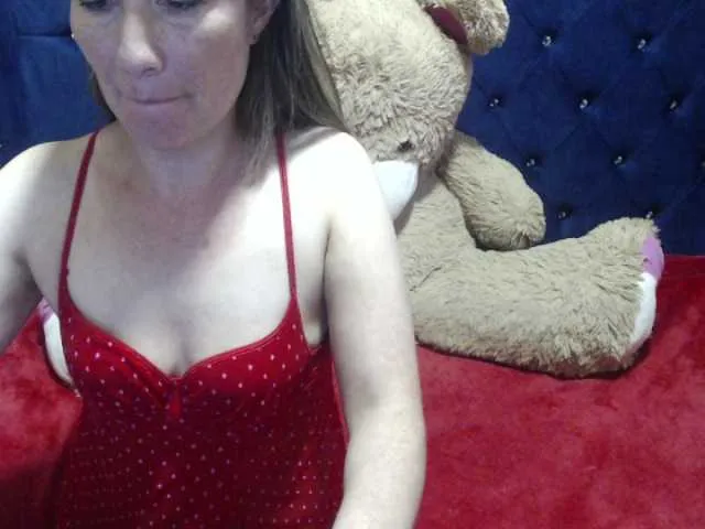 Live sex webcam photo for SaraBlondieMilf #288080966