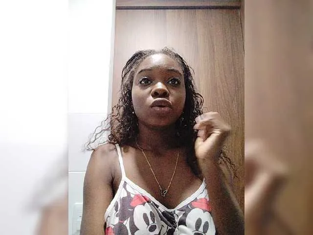 Live sex webcam photo for SaraCollins #277938503