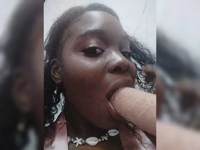 Live sex webcam photo for SaraCollins #278157493