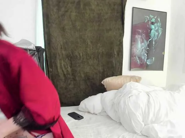 Live sex webcam photo for SaraDesireXO #290773738