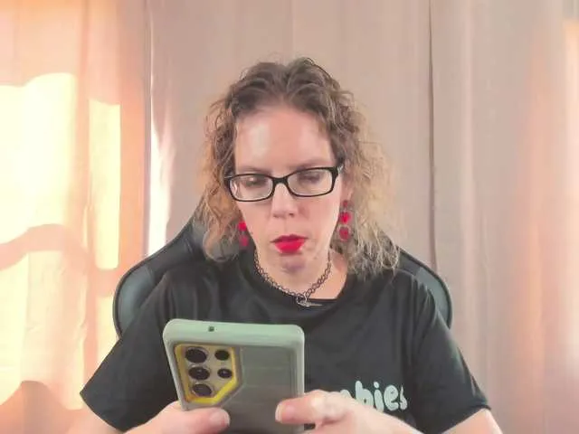 Live sex webcam photo for SaraDesireXO #291989089