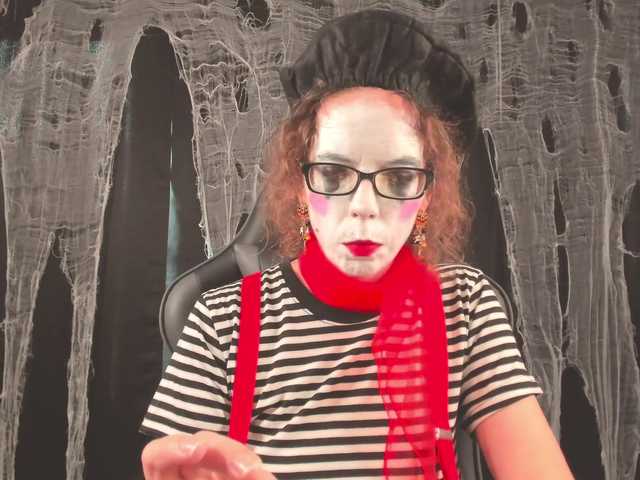 Live sex webcam photo for SaraDesireXO #292068897