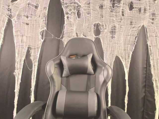 Live sex webcam photo for SaraDesireXO #292164233