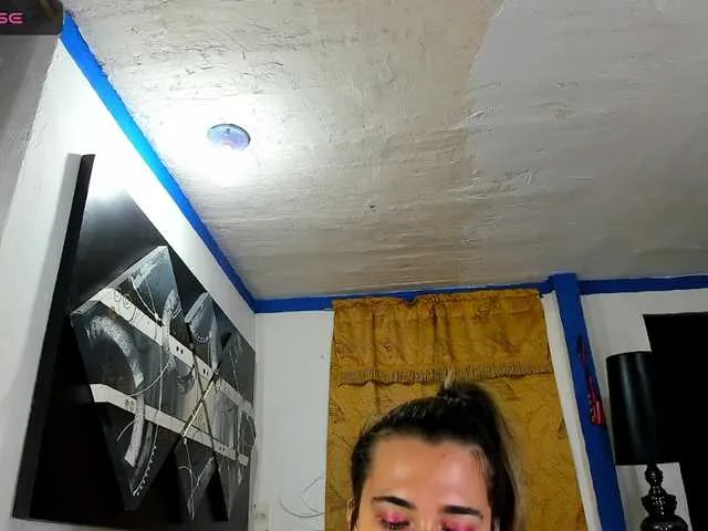 Live sex webcam photo for SaraDiamonds #276108932