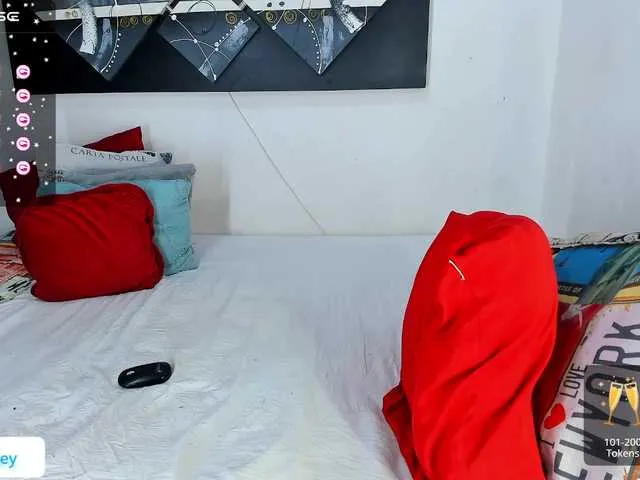 Live sex webcam photo for SaraDiamonds #277382804