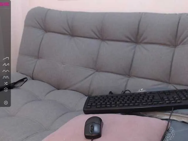 Live sex webcam photo for SaraHill #274623370