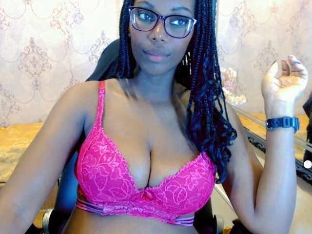 Live sex webcam photo for SaraMarks #275501692