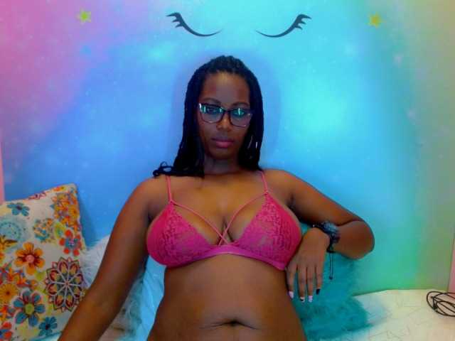 Live sex webcam photo for SaraMarks #275613360