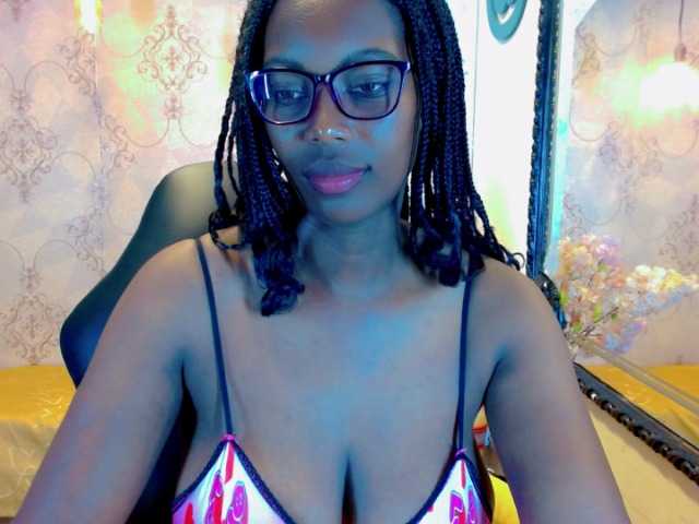 Live sex webcam photo for SaraMarks #275625316