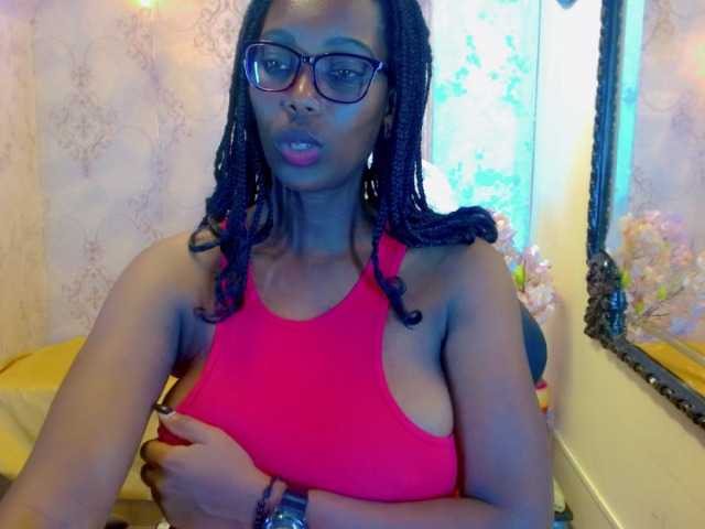 Live sex webcam photo for SaraMarks #275631931