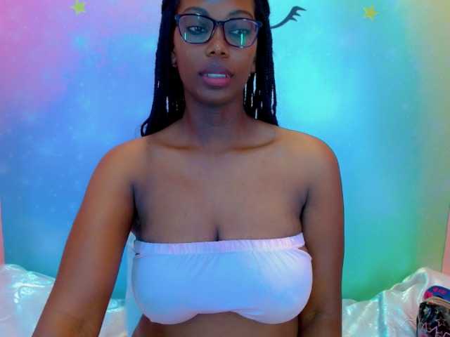 Live sex webcam photo for SaraMarks #275675279