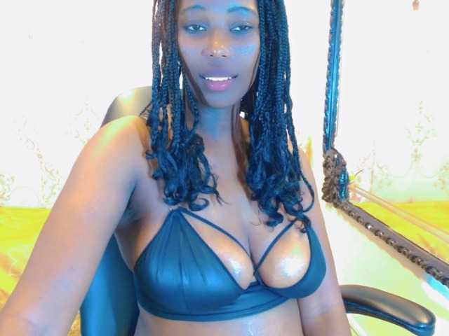 Live sex webcam photo for SaraMarks #275735402