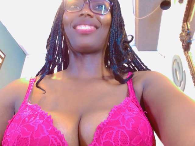 Live sex webcam photo for SaraMarks #275809659