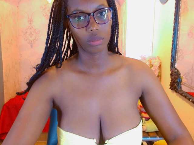 Live sex webcam photo for SaraMarks #275847789