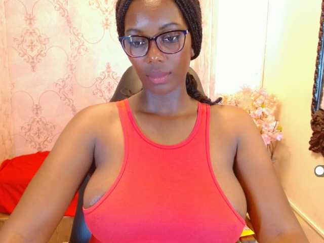 Live sex webcam photo for SaraMarks #275951856