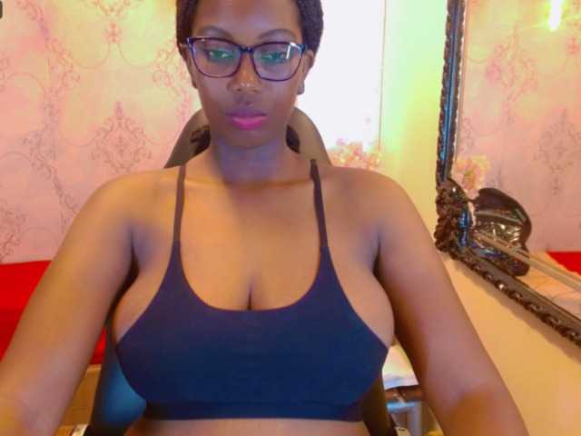 Live sex webcam photo for SaraMarks #275982412